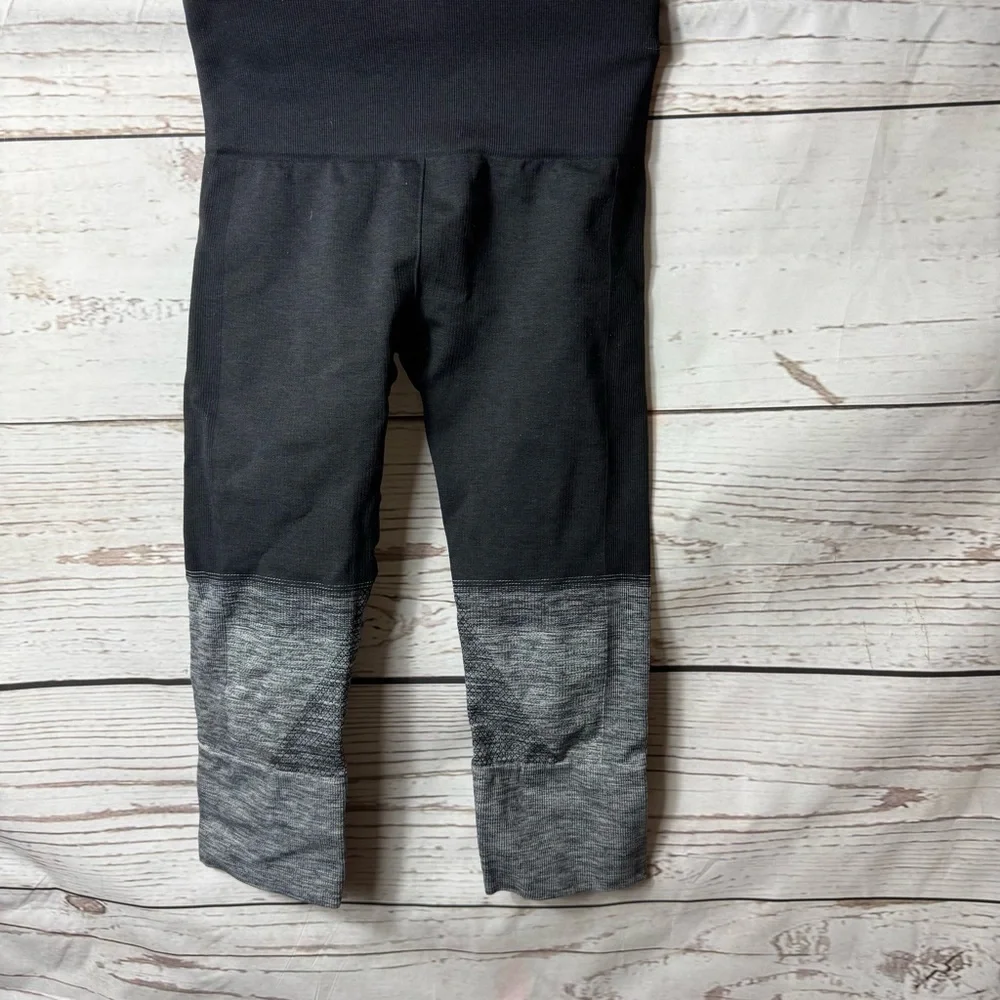 Lululemon Ebb To Street Seamlessly Street Crop Pant Heathered Black Size 4